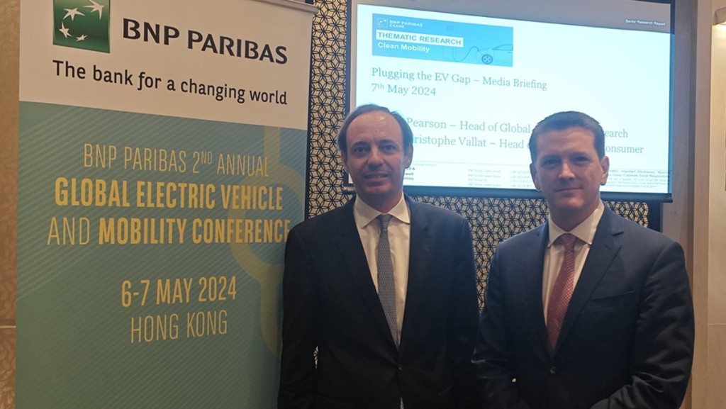 左起為法巴亞太區環球銀行部工業及消費品部主管萬雷（Jean-Christophe VALLAT）及全球汽車業研究部主管 Stuart Pearson。