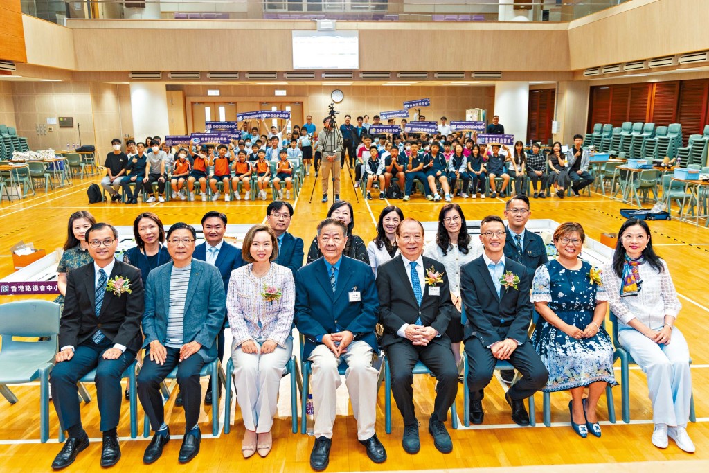 逾百名師生熱烈參與「城市小英雄INNOBOT 2025」中小學聯校STEM/AI比賽,展現路德會對創科教育的投入。 逾百名師生熱烈參與「城市小英雄INNOBOT 2025」中小學聯校STEM/AI比賽,展現路德會對創科教育的投入。
