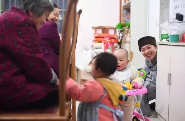 曾救助上百棄嬰的道祿法師涉詐騙千萬被拘。靈山慈善基金會 曾救助上百棄嬰的道祿法師涉詐騙千萬被拘。靈山慈善基金會