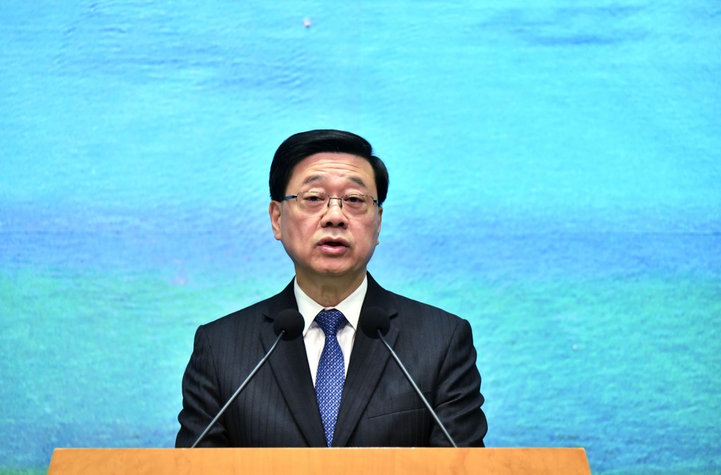 李家超指,公務員應以身作則投票。資料圖片 李家超指,公務員應以身作則投票。資料圖片