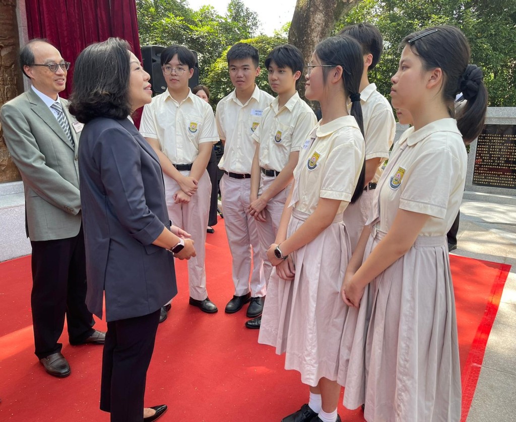 北区民政处安排北区4所中学约80位同学参加仪式。民青局fb