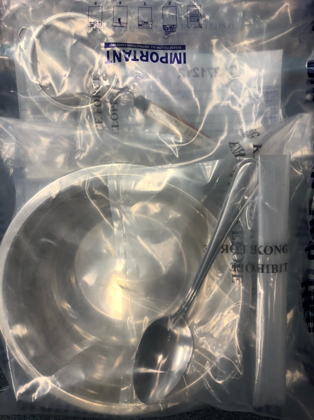 懷疑製毒及毒品包裝工具。　警方圖片