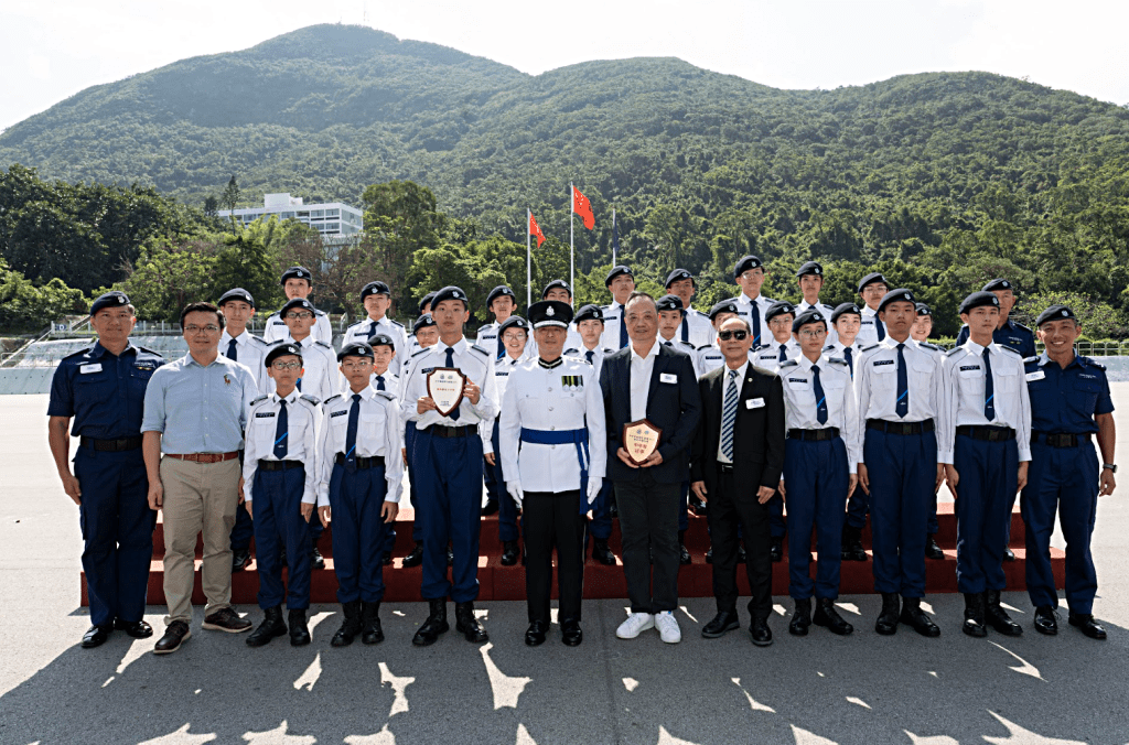 最佳步操小隊冠軍(中學組)由賽馬會官立中學奪得。