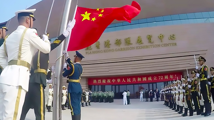 吴谦表示，25年的实践充分证明，驻香港部队不愧为维护国家安全和香港长期繁荣稳定的「定海神针」，不愧为党和人民放心、香港同胞信赖的「香江卫士」。资料图片