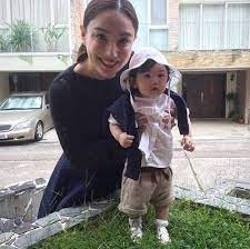 郑希怡于2015年诞下女儿「凉浸浸」。