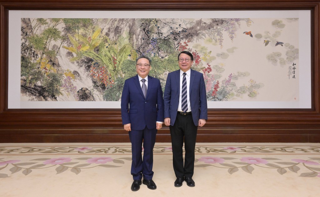 陳國基（右）今日與北京市人民政府副市長劉宇輝（左）會面。政府新聞處圖片
