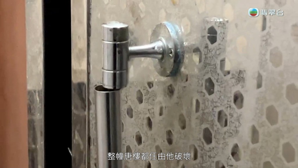 大門損毀。 大門損毀。