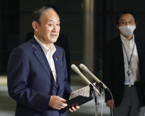 菅義偉今晚將正式公布周四全面解除緊急事態宣言。AP圖片