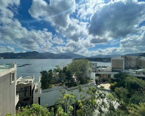 外望开扬吐露港海景。





