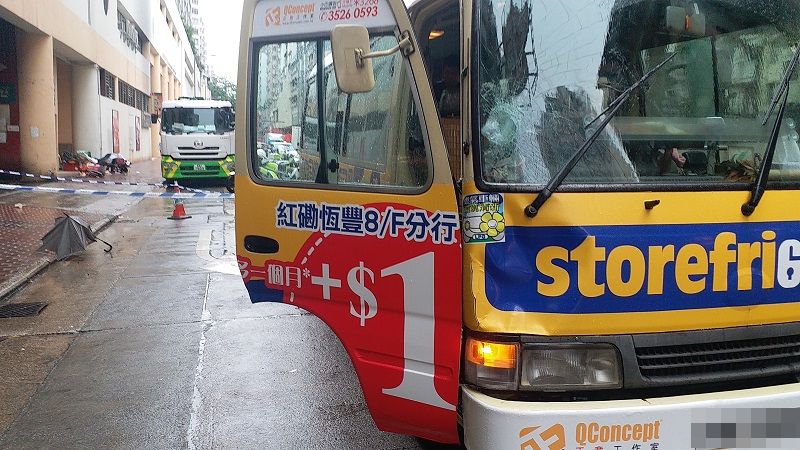 警方調查後,將60歲的姓馬小巴司機,以涉嫌危險駕駛導致他人身體嚴重受傷拘捕。