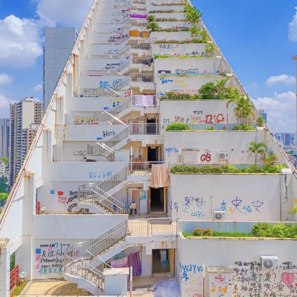 南寧華星時代廣場設計獨特成網紅樓。 FB@走吧,我們旅行去 南寧華星時代廣場設計獨特成網紅樓。 FB@走吧,我們旅行去