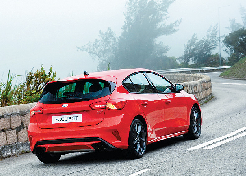 ■原車配備主控懸掛,攻彎靈活穩紮。 ■原車配備主控懸掛,攻彎靈活穩紮。