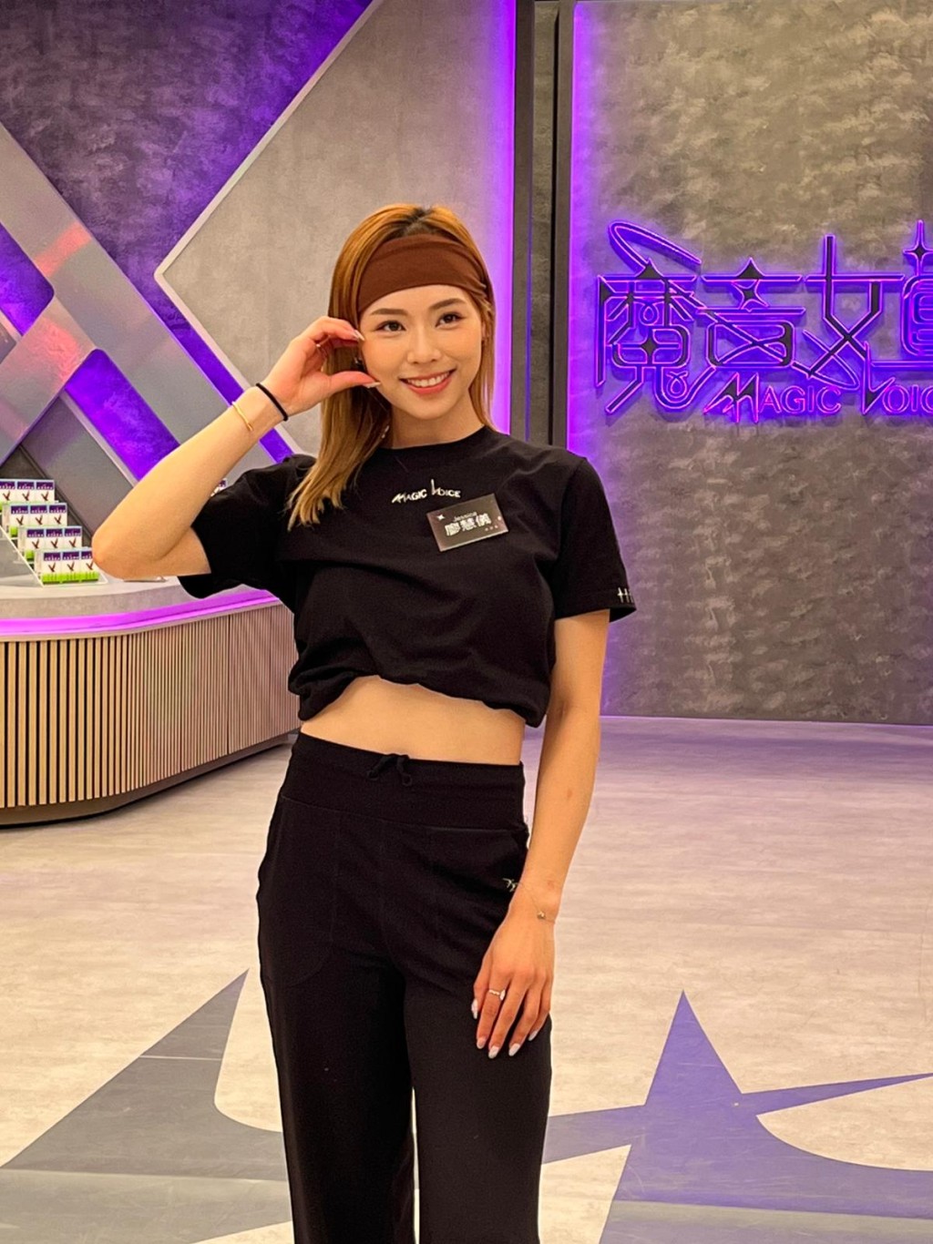 廖慧儀教拉筋向戰友回禮。