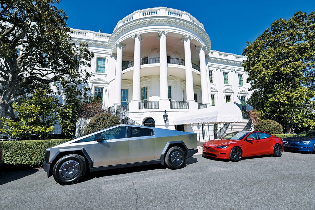 白宮展出Cybertruck等特斯拉汽車。 白宮展出Cybertruck等特斯拉汽車。