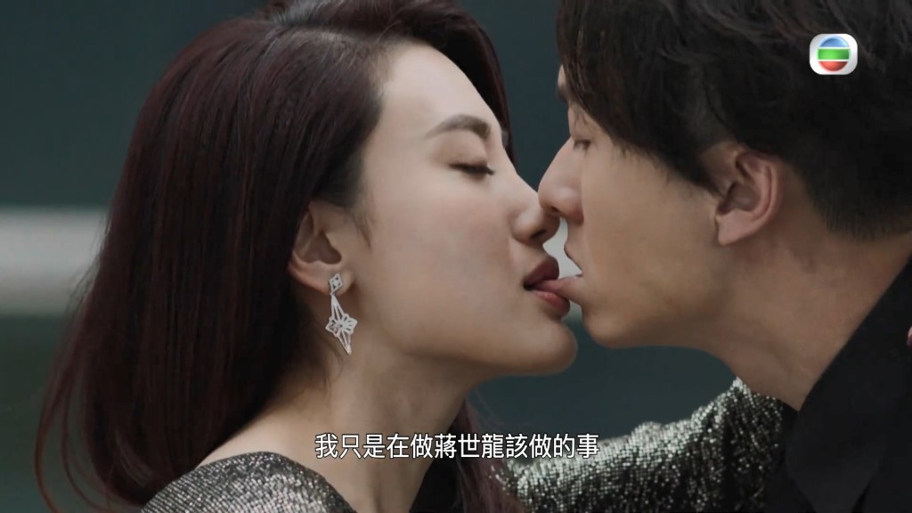 王浩信在《反黑路人甲》大享另類艷福!