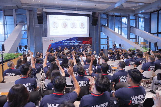 學生們在對談活動中提出深思的問題 學生們在對談活動中提出深思的問題