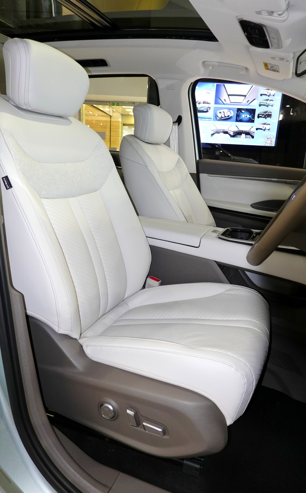 上汽大通Maxus Mifa 7電控座椅附冷暖透氣功能。