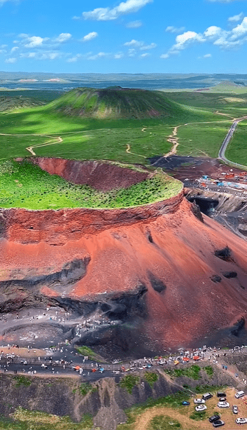 内蒙乌兰哈达火山地质公园似足外太空，引来大量“太空人”打卡。 微博