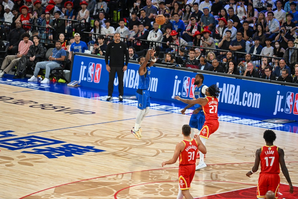 NBA中国赛独行侠vs火箭。魏国谦摄