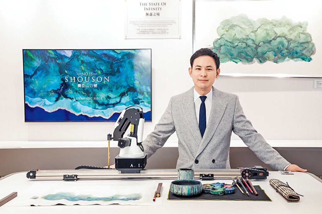 英皇杨政龙表示，随着本港防疫措施逐步放宽，经济活动已重拾活力。