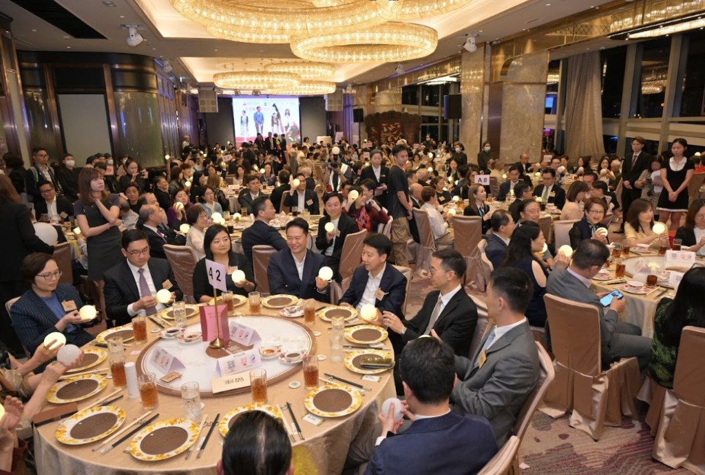 主辦單位今日舉行「香港義工獎2026」啟動禮暨義務工作發展局義工網絡聚會，匯聚超過500位各界義工領袖及社會賢達，共同見證「香港義工獎2026」正式啟動，場面盛大。
