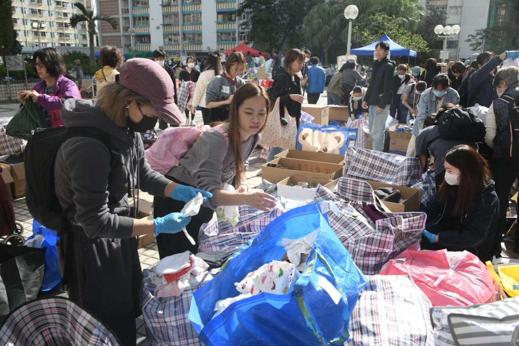 物資種類多元化,有食物、飲用水、衣物等。 物資種類多元化,有食物、飲用水、衣物等。