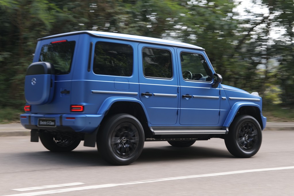 平治Mercedes-Benz G580e电动版操控动态比上代G63更上一层楼，真的不像一辆3吨重量的四驱车。