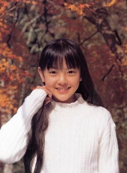 岡本奈月現年31歲,8歲時作為童星出道,2012年息影。