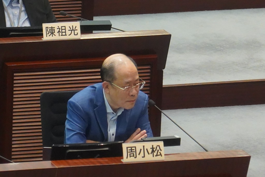 勞聯周小松關注公務員年度薪酬調整。