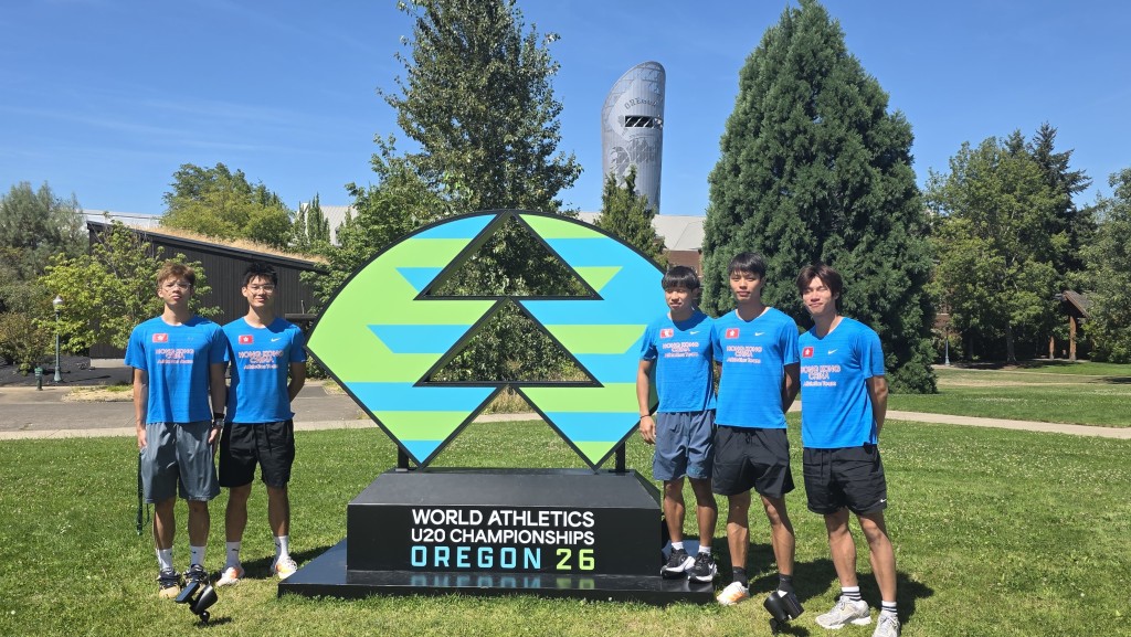 5位男子4x100米接力跑成員齊齊刷新香港U20紀錄,功臣包括郭俊廷(左起)、梁靖恆、陳一樂、古綽峰及未上場的張俊然。香港田總圖 5位男子4x100米接力跑成員齊齊刷新香港U20紀錄,功臣包括郭俊廷(左起)、梁靖恆、陳一樂、古綽峰及未上場的張俊然。香港田總圖