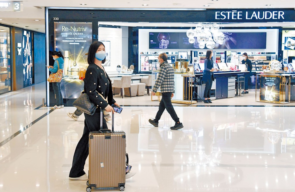 香港與內地正式通關,但市區商場少有內地旅客蹤影。
