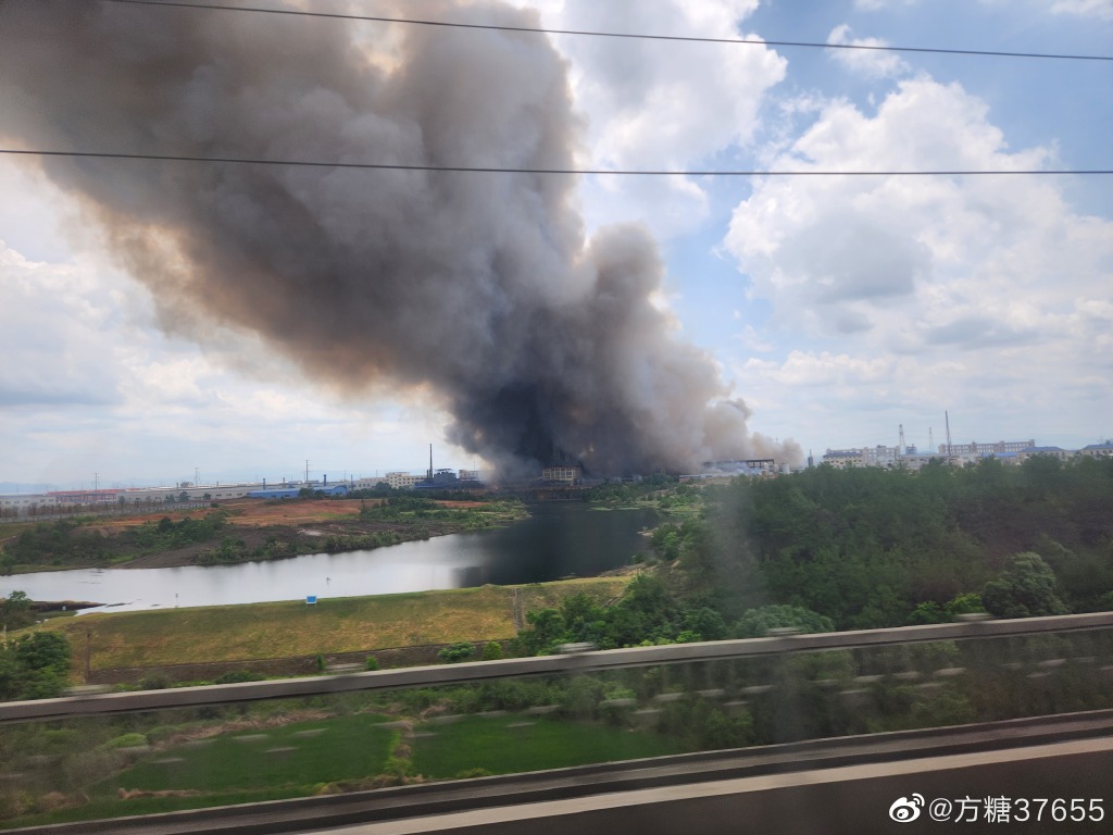 江西工廠爆炸現場。