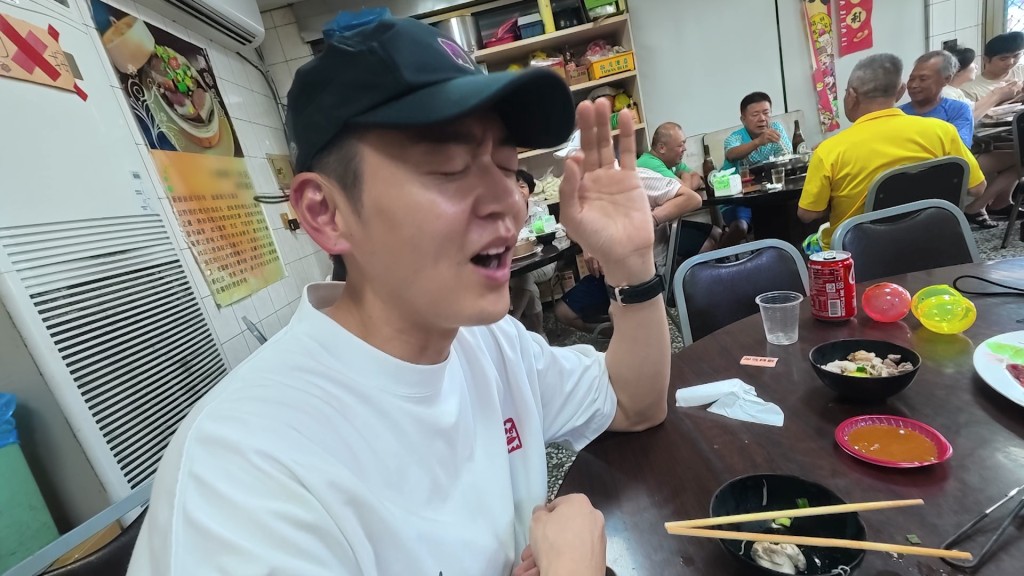 張振朗事後心有餘悸地表示,當時在口中能清晰感受到視網膜與眼球分離的恐怖口感。 張振朗事後心有餘悸地表示,當時在口中能清晰感受到視網膜與眼球分離的恐怖口感。