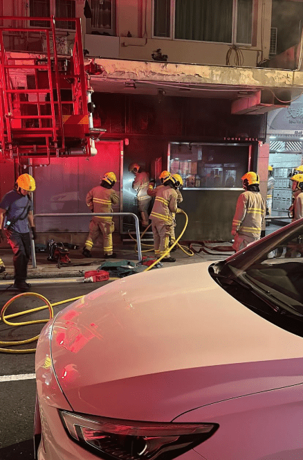 位於文苑街的餐廳「Tony's Hell」發生火警,消防接報到場撲救,迅速將火勢撲熄。Facebook / Tony's Hell 位於文苑街的餐廳「Tony's Hell」發生火警,消防接報到場撲救,迅速將火勢撲熄。Facebook / Tony's Hell