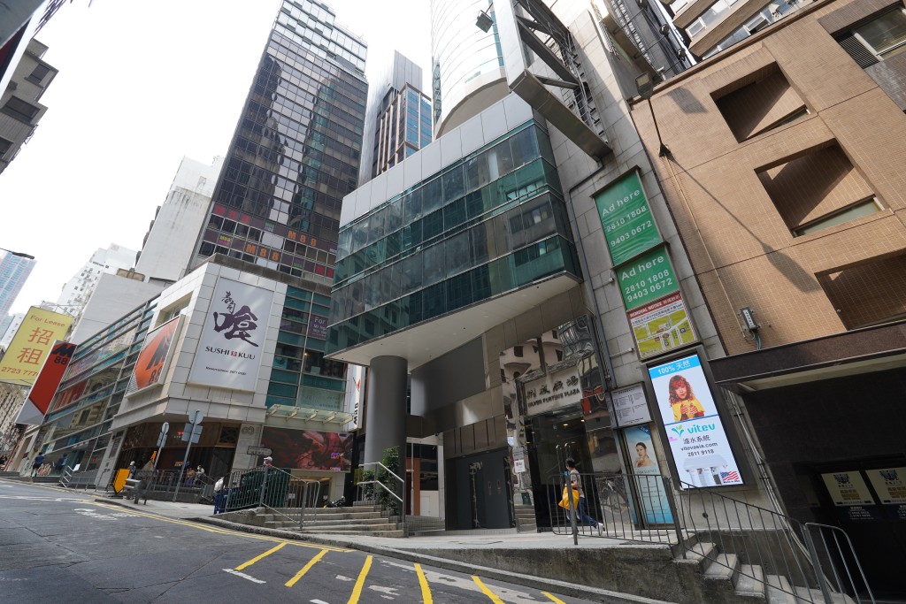 中環荊威廣場全層單位，以每呎1.1萬易手。