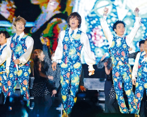 昨日是SMAP出道30周年，大批fans網上送祝福，並盼望他們重組。