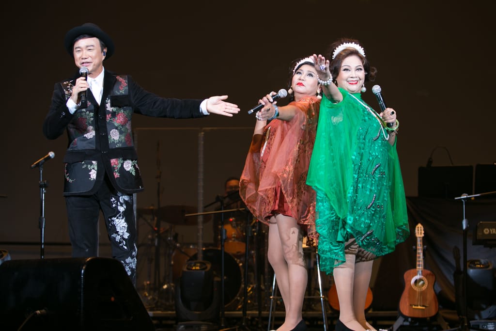 Albert為黑妹和肥媽改綽號「湯羹姊妹花」。