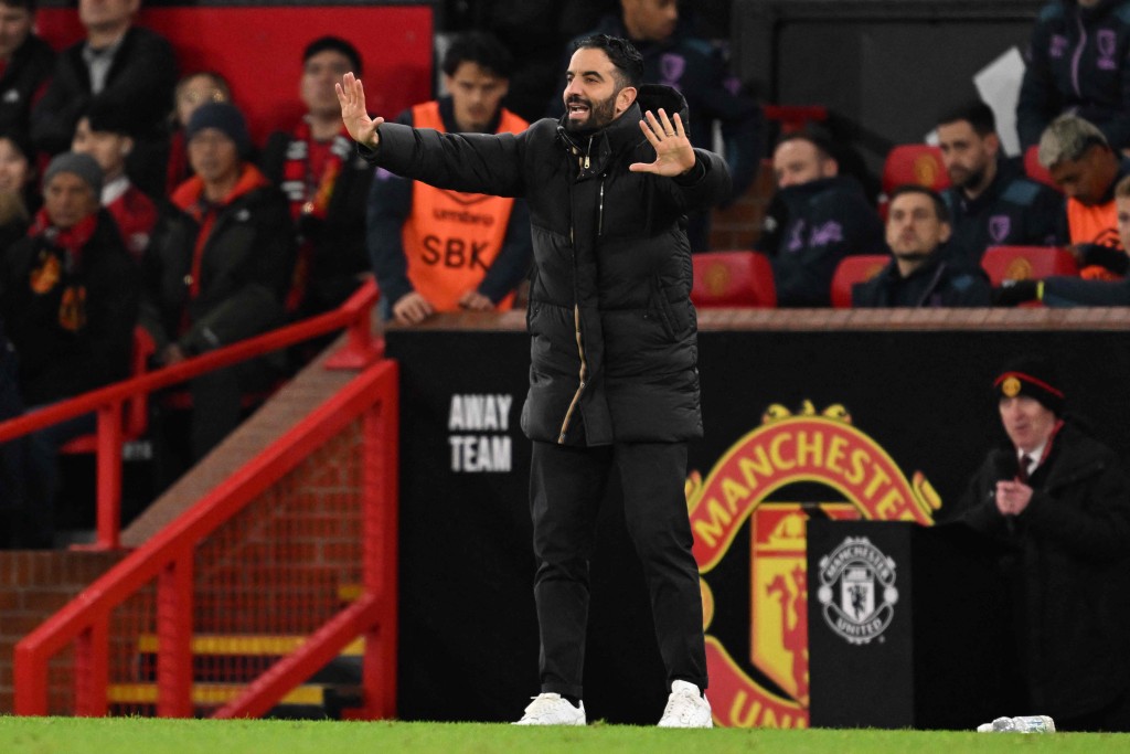 魯賓艾摩廉轉用4後衛陣式的消息，提早被傳媒曝光。法新社