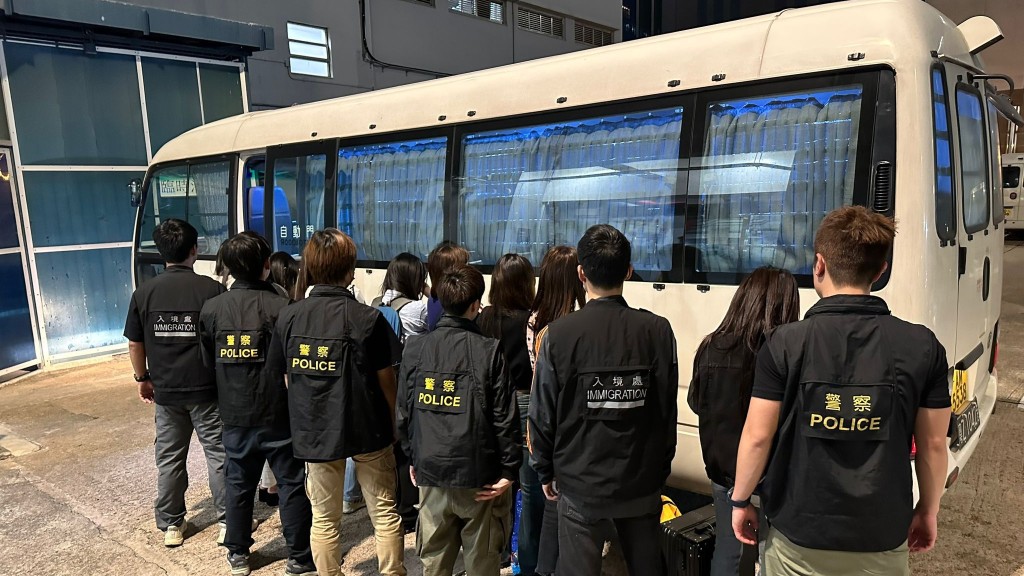 行動中共拘捕30人。警方提供圖片