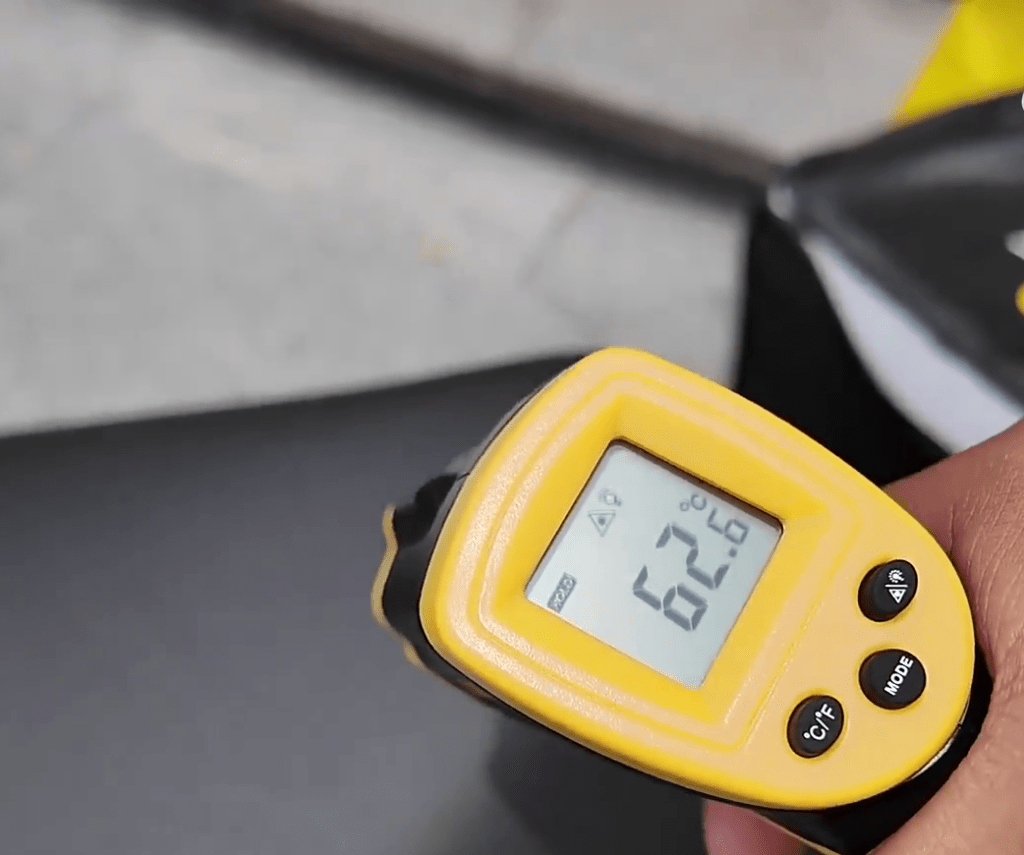 內媒記者實測共享單車座墊錄得62°C！