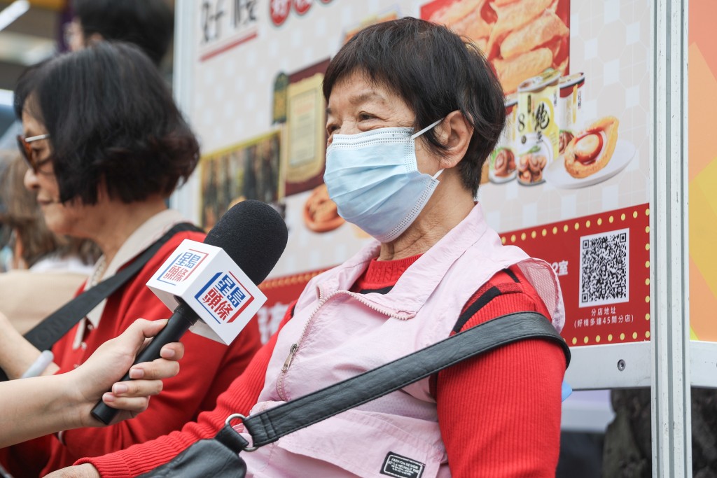 第一次到工展會的張婆婆。 第一次到工展會的張婆婆。