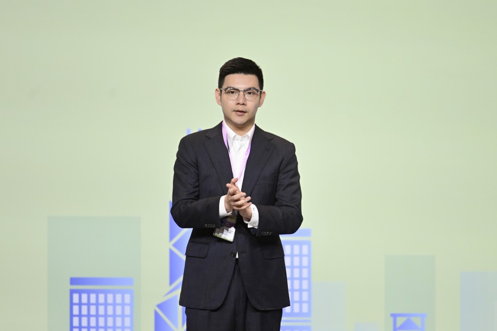 新界北選區當選人、新社聯譚鎮國。 新界北選區當選人、新社聯譚鎮國。