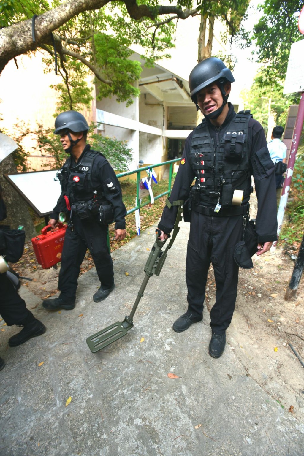 警方已將5枚手榴彈引爆。