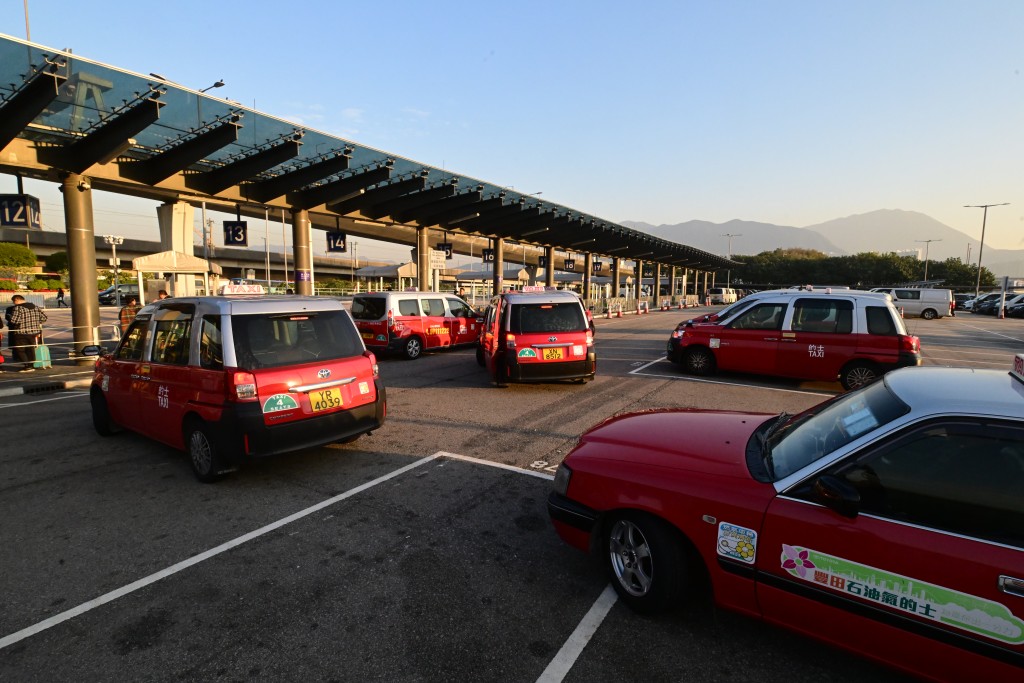 政府将为的士车队在机场提供专用停车位。资料图片