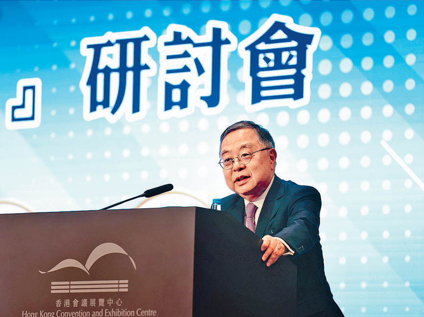 香港發展論壇昨舉辦「拼經濟,如何拼?」研討會,論壇召集人陳啟宗致辭。