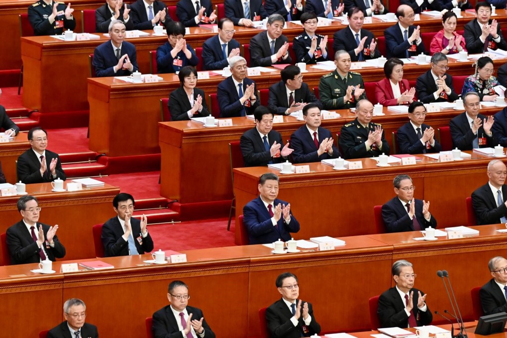 十四屆全國人大四次會議下午在北京人民大會堂閉幕，國家主席習近平等領導人出席。