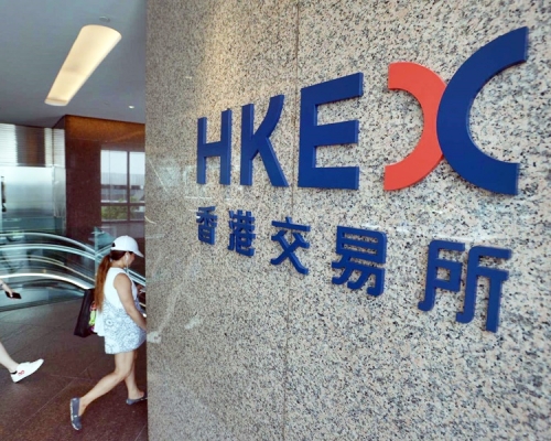港股尾市急插577點。資料圖片
