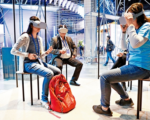 人類未來或可選擇在結合VR、AR及人工智能等技術的虛擬世界中生活。