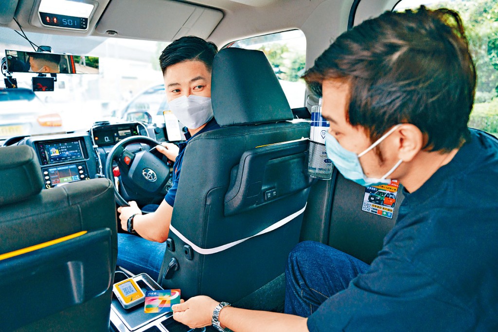 ■八達通近期推出流動收款機，主打茶餐廳及的士行業等。