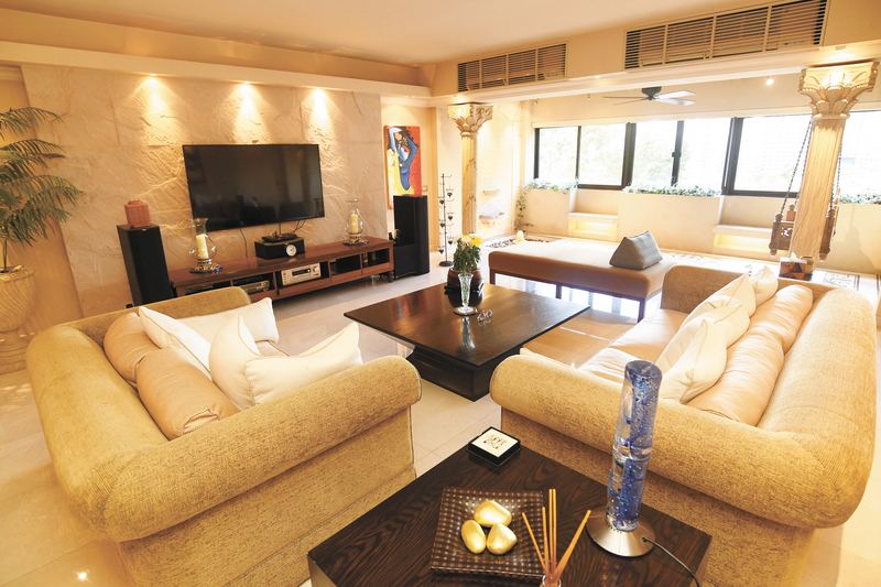 ■這是龍景樓低層D室，實用面積2351方呎，單位豪花約200萬裝修。